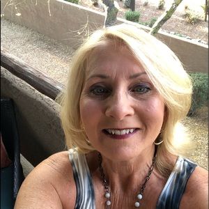 Meet your Posher, Elizabeth